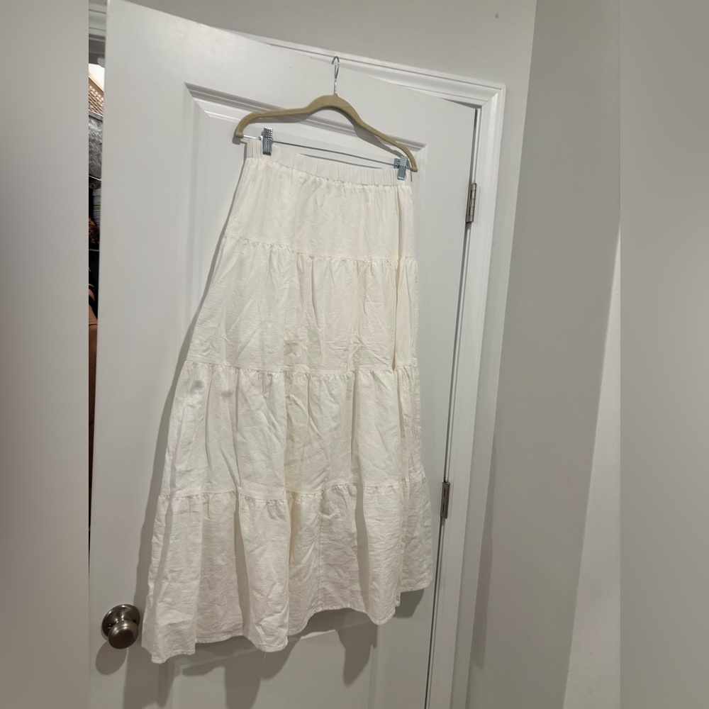 Full long white skirt